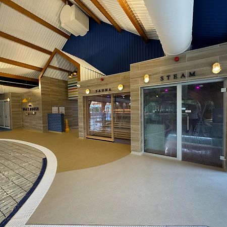Mallard Corner, Cosy Cotswold Lakeview Lodge South Cerney Bagian luar foto