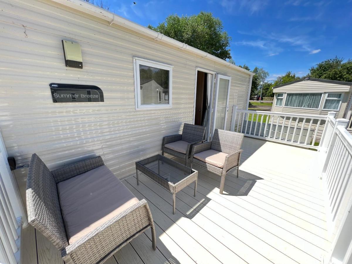 Mallard Corner, Cosy Cotswold Lakeview Lodge South Cerney Bagian luar foto