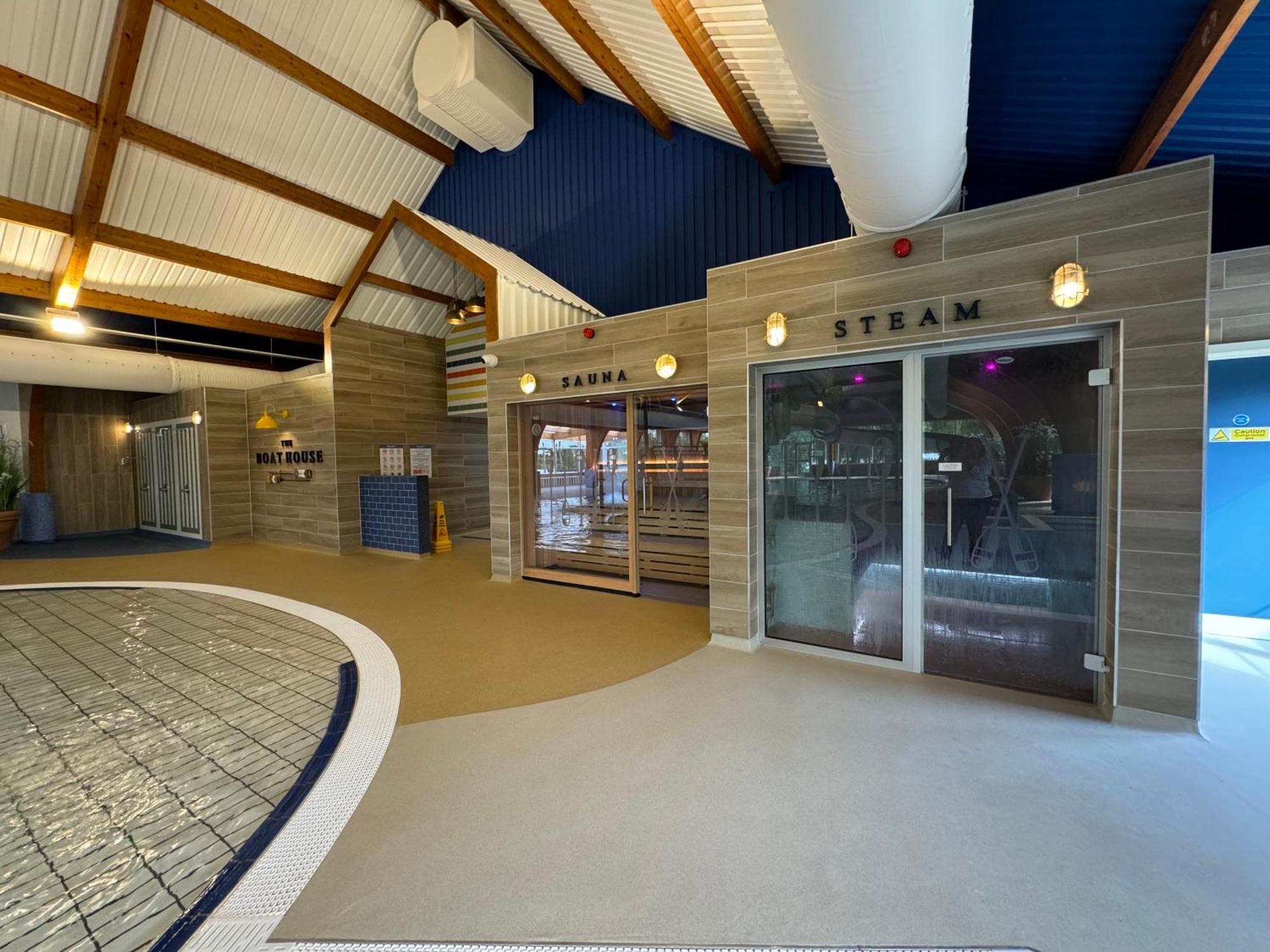 Mallard Corner, Cosy Cotswold Lakeview Lodge South Cerney Bagian luar foto